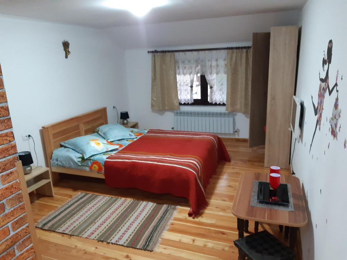 Villa Casa Dintre Pini Păltinoasa Exterior foto